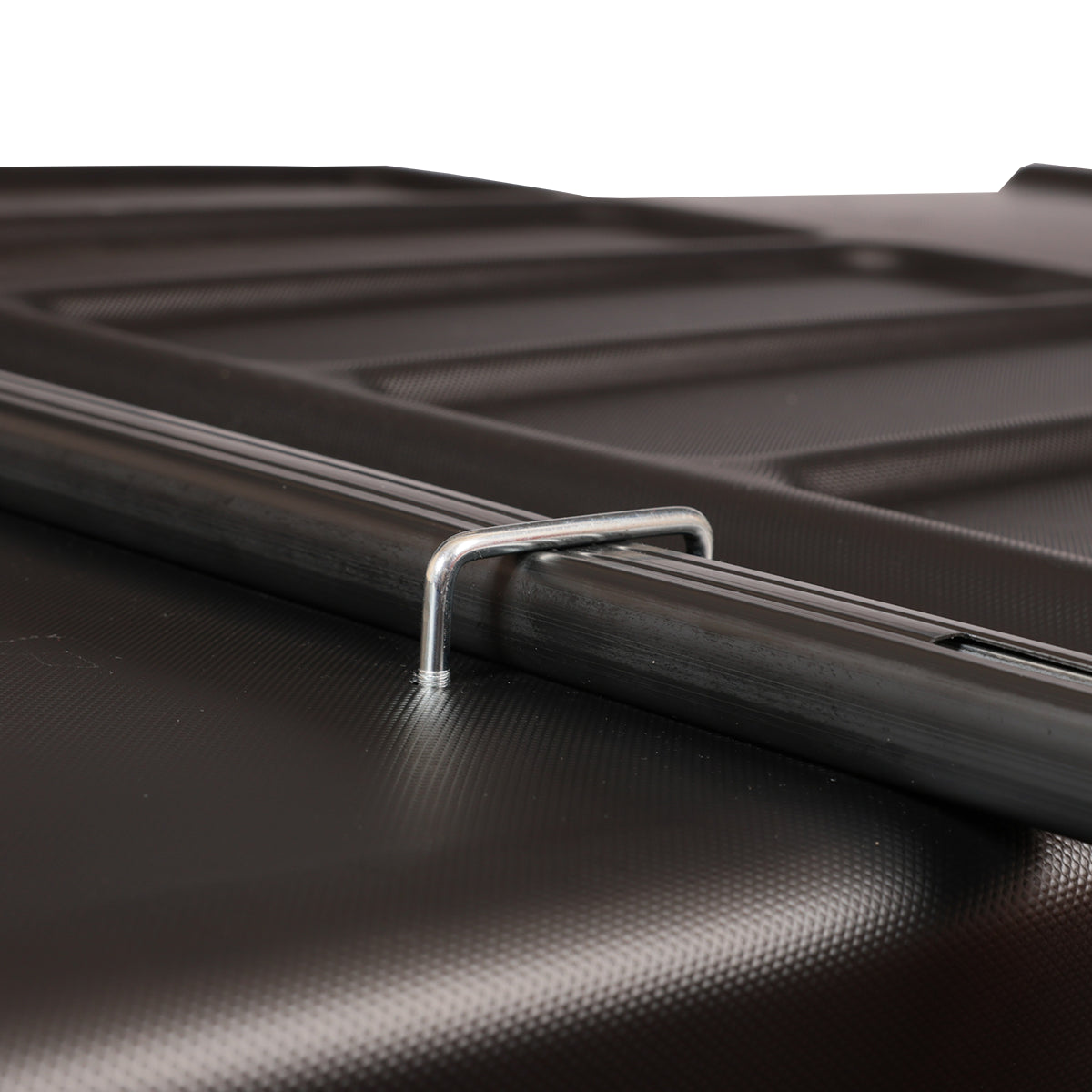 Coffre toit Polaire 480L – détail charnière et texture ABS résistante